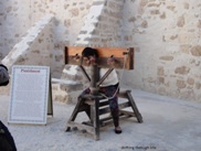 prisoner in the stocks.JPG.45,9Kb